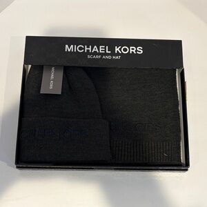 Michael Kors Black gray Scarf and Hat Set brand new. Unisex